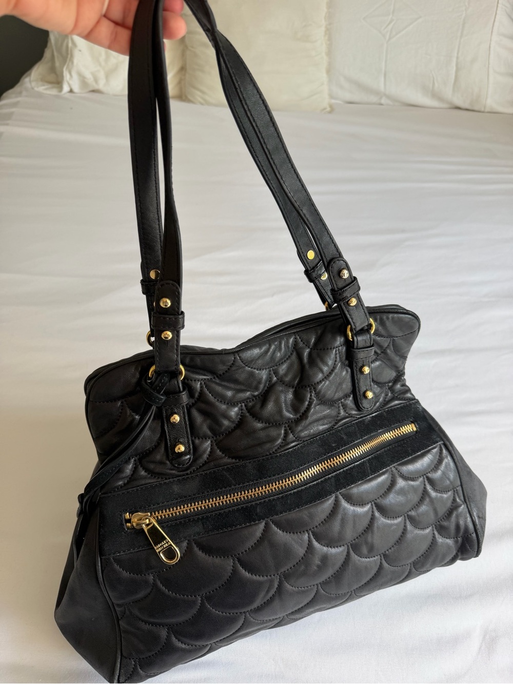Badgley Mischka Leather Black Quilted Scallop Gold Hardware Shoulder Bag